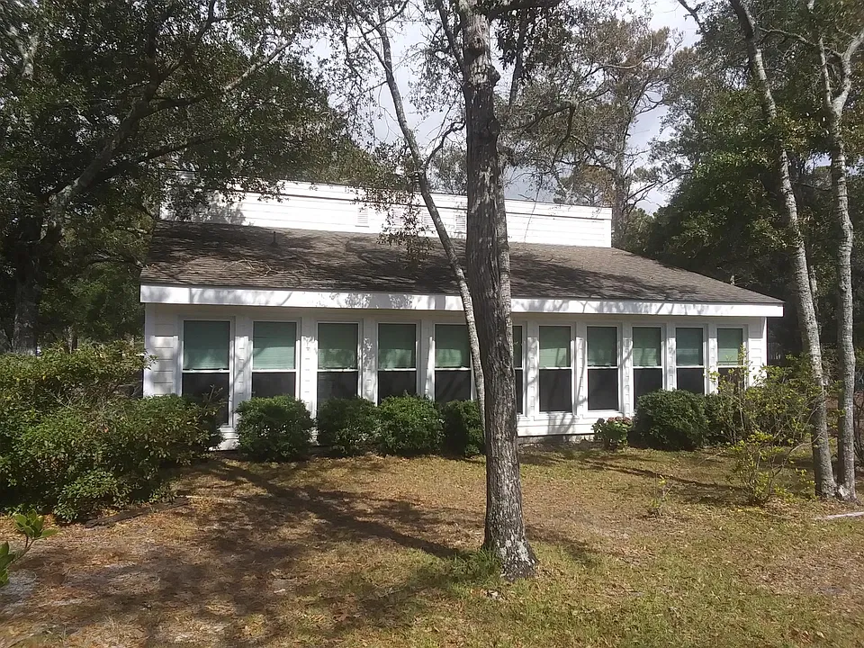 408 W Oak Island Dr