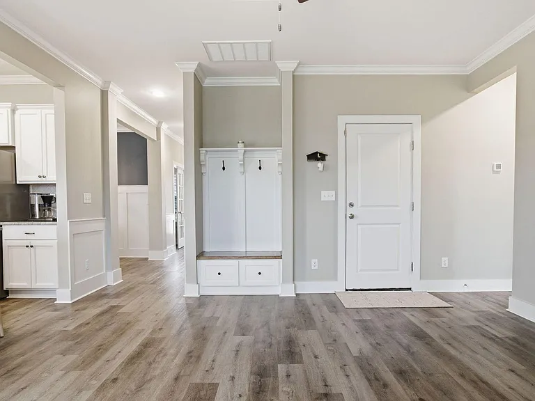 2638 Laurens St — Photo 14