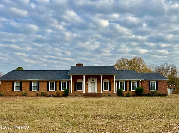 2112 Leon Dr, Greenville, NC 27858