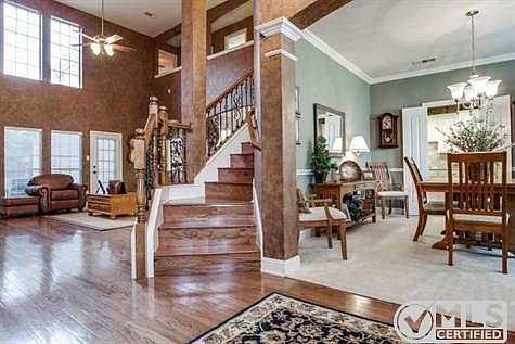 3rd image of 120 Windsor Dr
