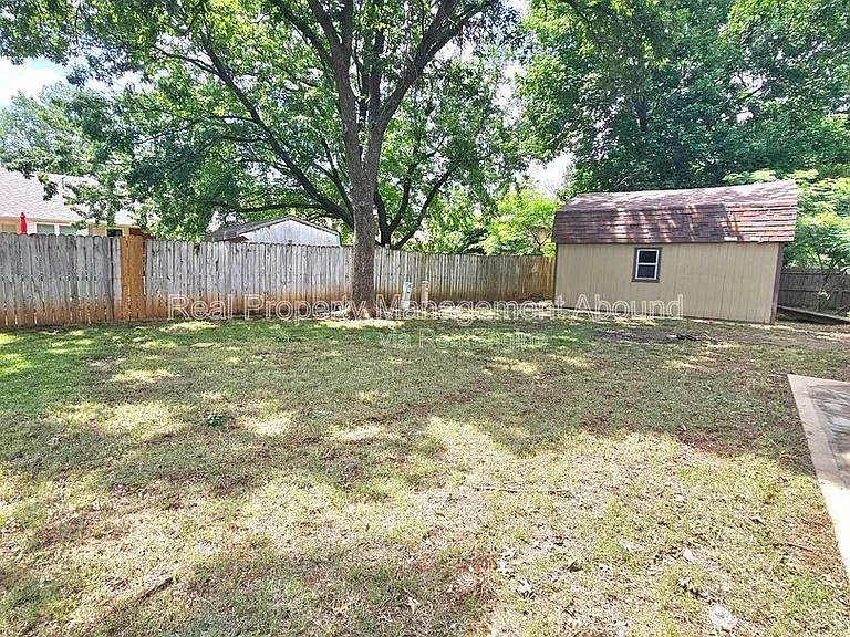 1811 W Gulfport Cir — Photo 5