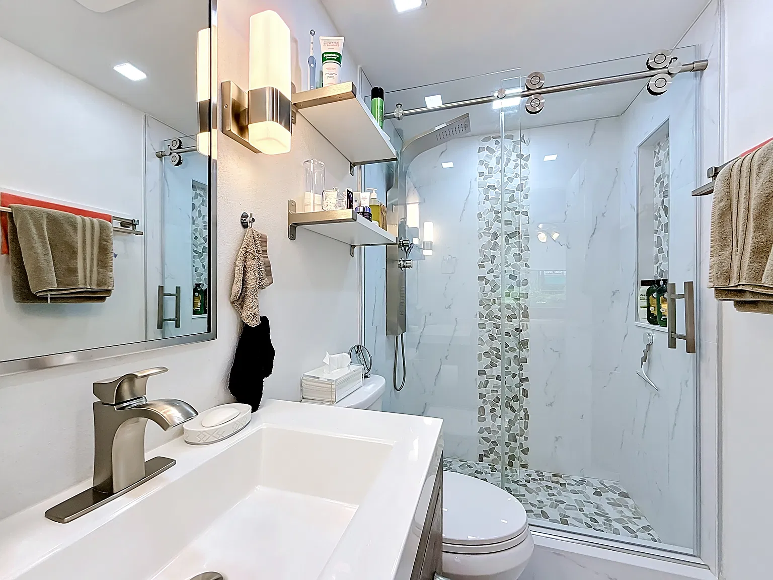 2 bed, 870 sqft, $2,600 — Photo 2