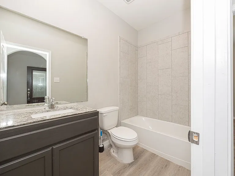 208 Harvey St — Photo 13