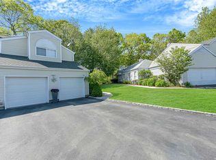 120 Owls Nest Ct, Manorville, NY 11949