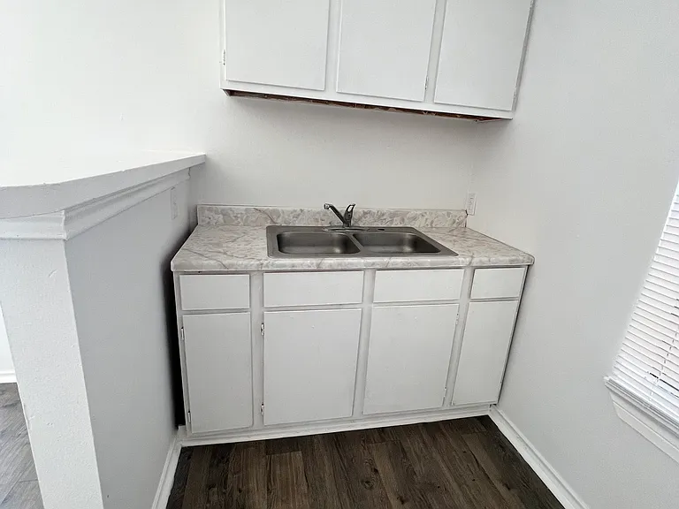 303 W Richard Ave #6 — Photo 3