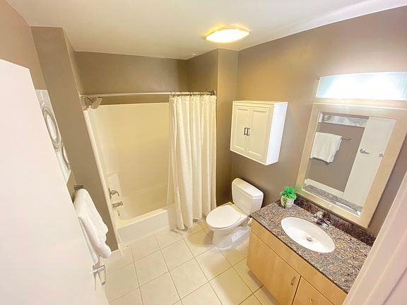 5th image of 889 Date St Unit 536