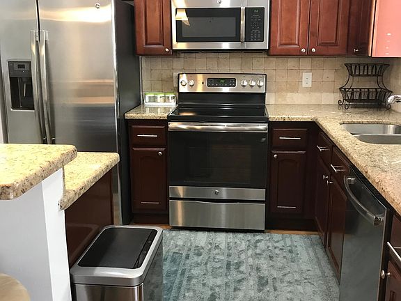 2nd image of 1904 Dartmouth St APT T1
