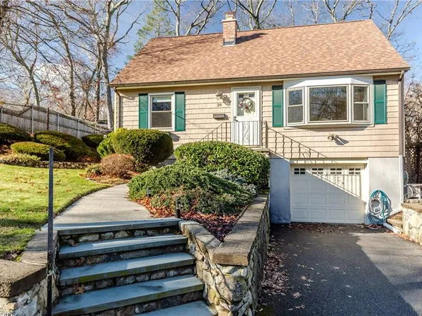 29 Julien St, Smithfield, RI 02917