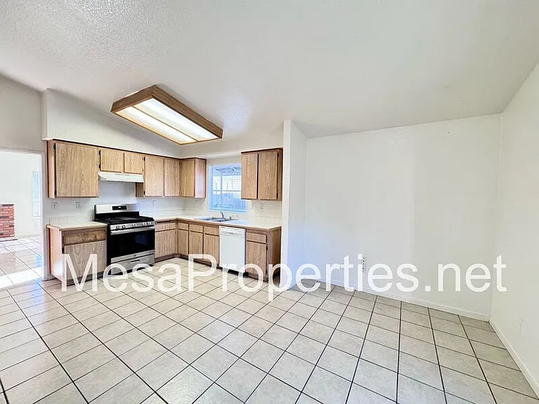 13667 Gemini St — Photo 5