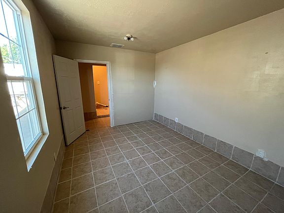 5th image of 109 Marilyn Dr