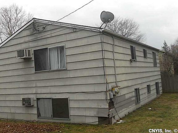 3rd image of 100 Maris Dr