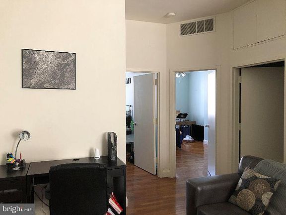 4th image of 303 S 11th St #14