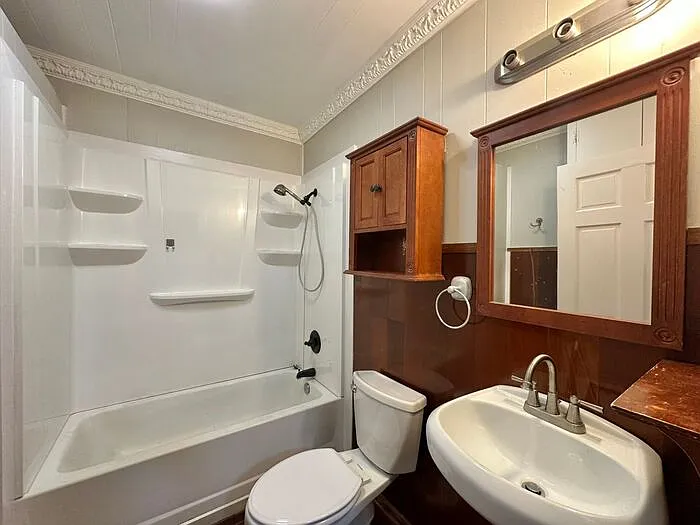 1309 S Robertson Ave — Photo 14