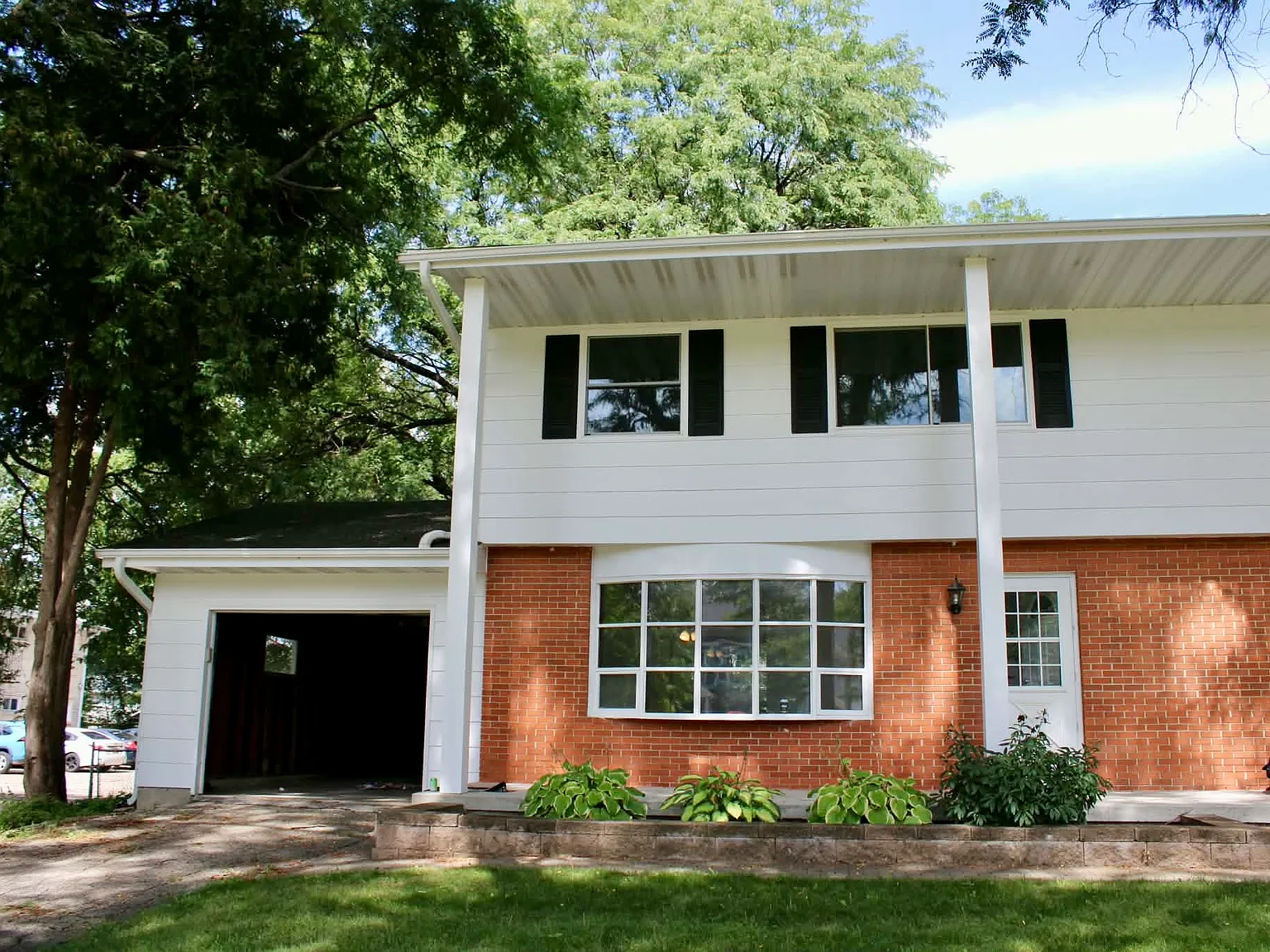 3 bed, 1.5 bath, 1600 sqft, $2,400 — Photo 2