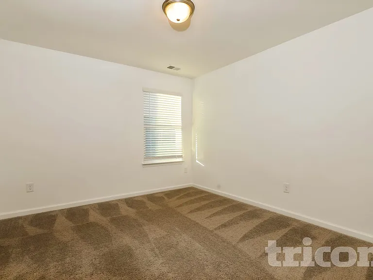 413 Freeport Way — Photo 10