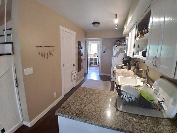 3rd image of 14 Garden St