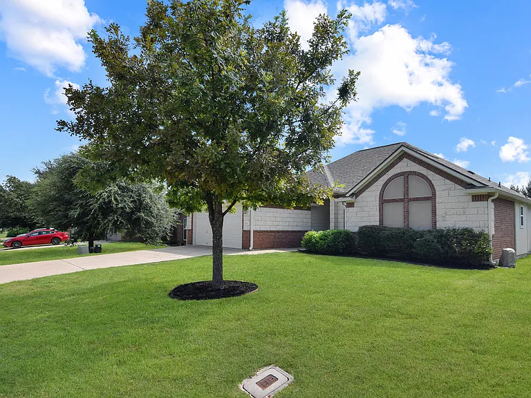 5619 Fair Hill Dr — Photo 3