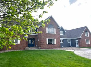 10715 Eagle Ridge Ct, Peosta, IA 52068