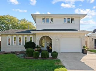 182 Centennial Dr, Tecumseh, ON N8N2N6