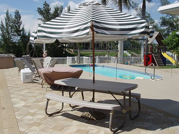 POOL / PAVER AREA