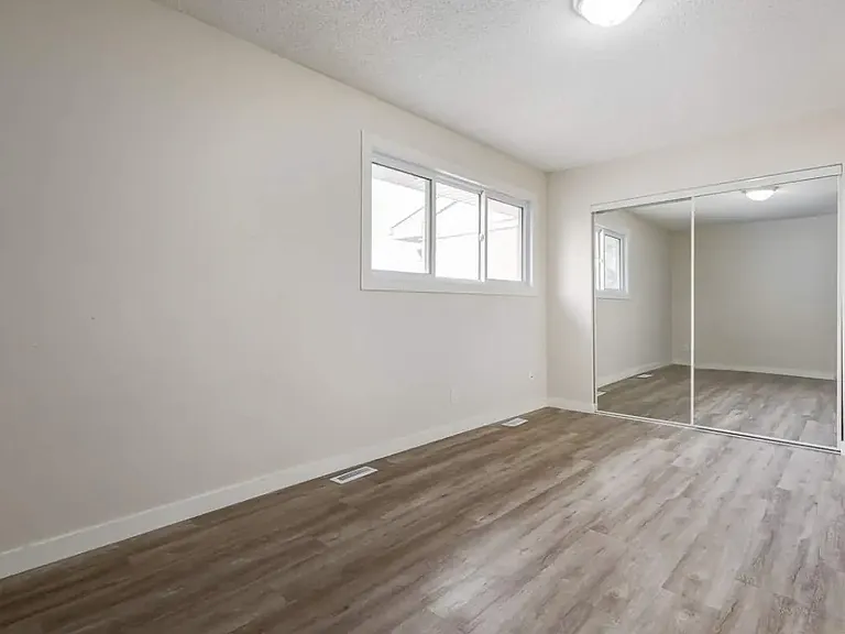 602 Laurier St W — Photo 13