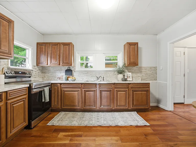 216 N Hickory St — Photo 14