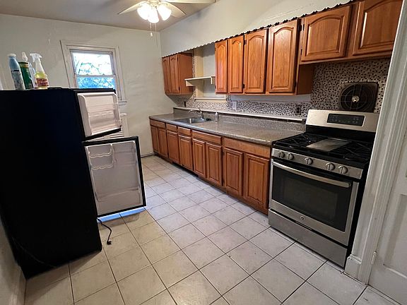 5th image of 60 Dubois Ave Floor 2