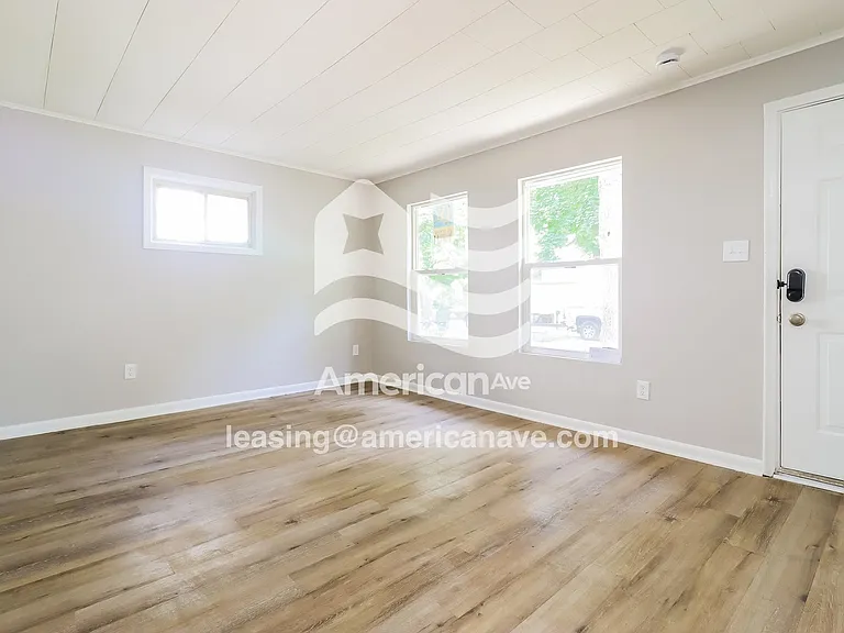 742192_002_living_room_13886643.jpg