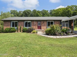 102 Edmonds Dr, Oliver Springs, TN 37840