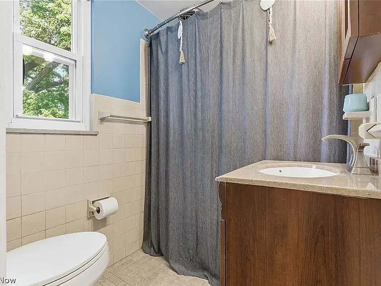 430 Canterbury Rd — Photo 14