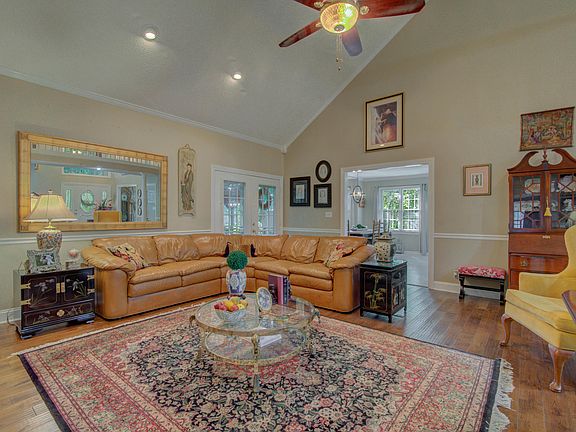 5th image of 1211 River Oaks Dr