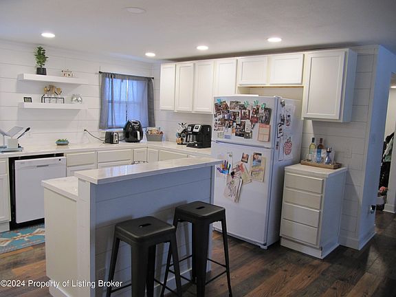 4th image of 575 1st Ave NW