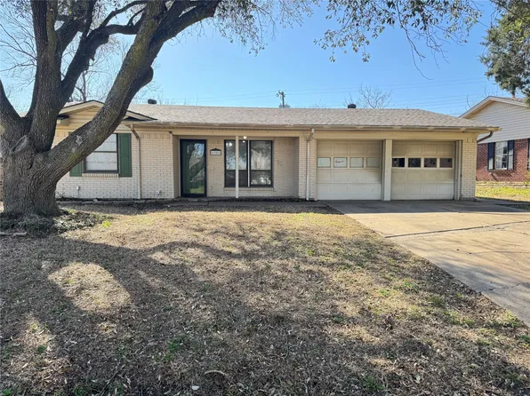 5301 Hilltop Dr, Greenville, TX 75402