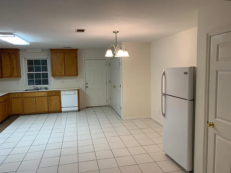 1541 Kathleen Dr — Photo 3