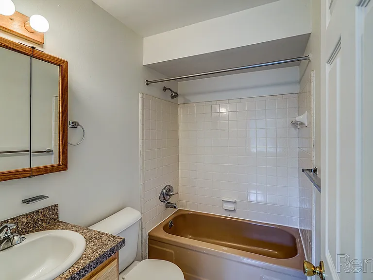 Fernwood Apartments — Photo 6