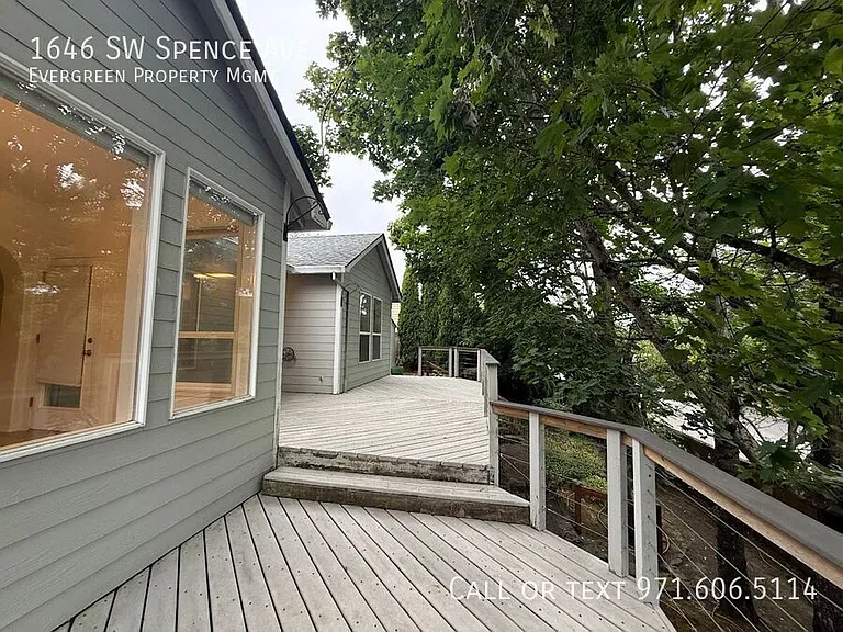 1646 SW Spence Ave — Photo 35