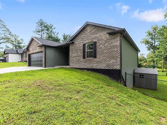 2nd image of 2333 Sherwood Dr