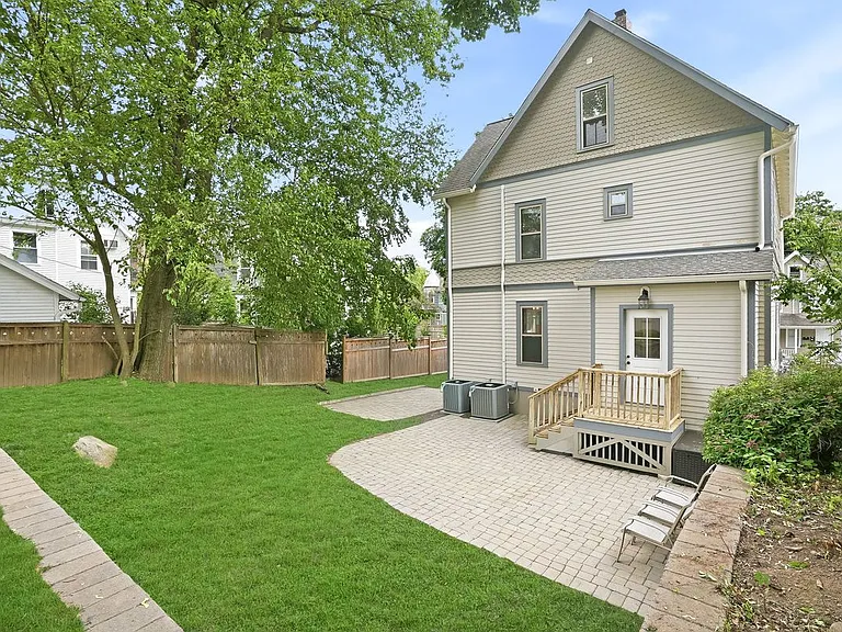 834 John St — Photo 20