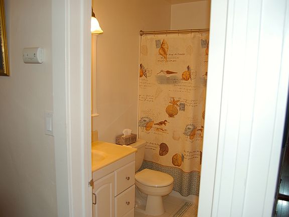2nd image of 724 E Ave