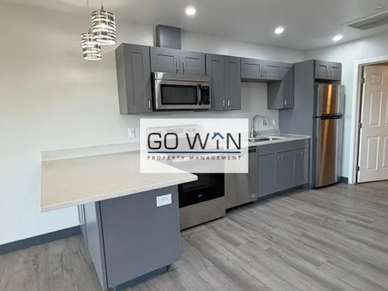 23 E Illini St — Photo 2