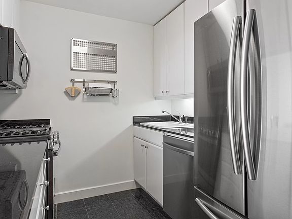 3rd image of 150 Columbus Ave APT 27E