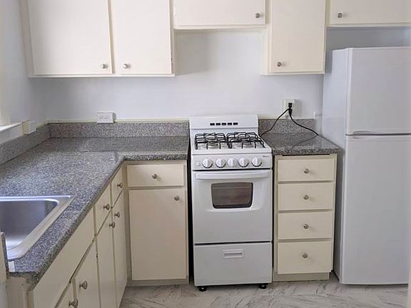 4th image of 1065 Bush St APT 24
