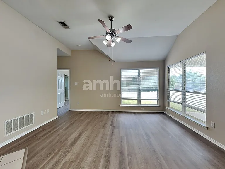 210 Hilltop Dr — Photo 8