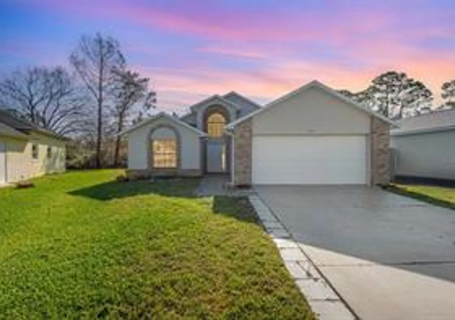 3 Bedroom / 2 Bath Home Available Now in Port Orange! — Photo 1