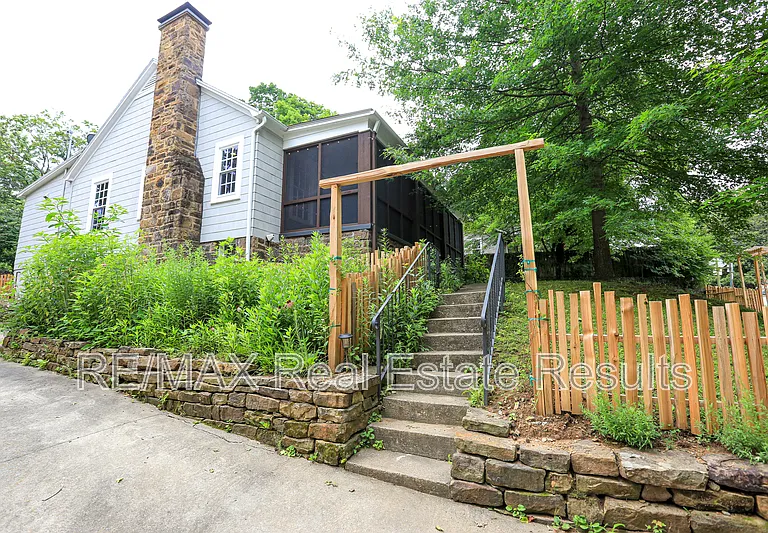 610 N Olive Ave — Photo 2
