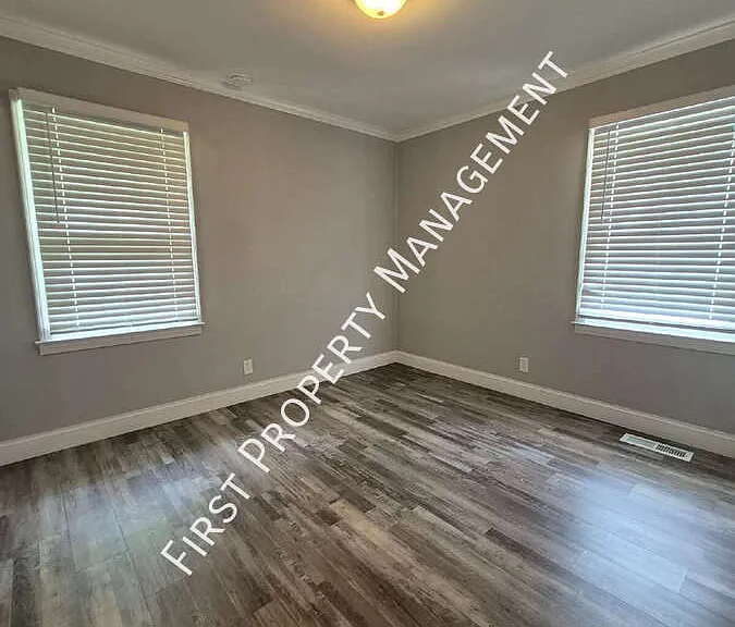 1013 Lansdell Rd — Photo 6