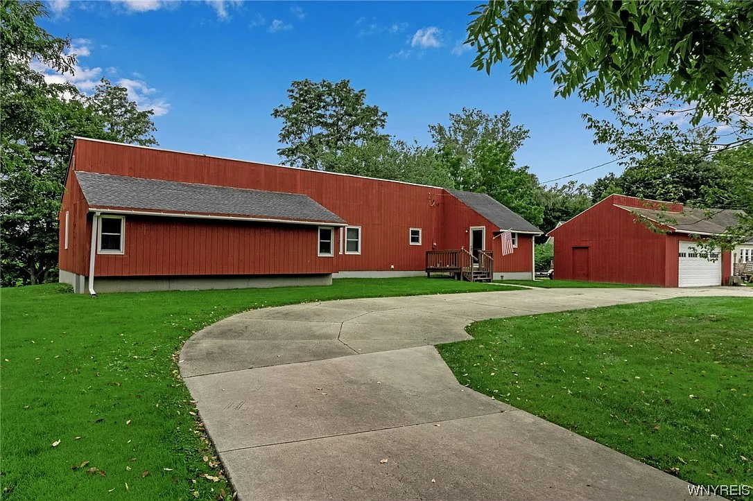 6550 Tonawanda Creek Rd photo 1