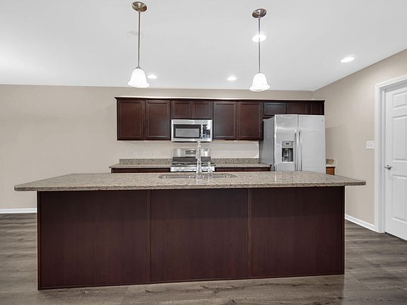 3rd image of 2956 Brisbane Dr