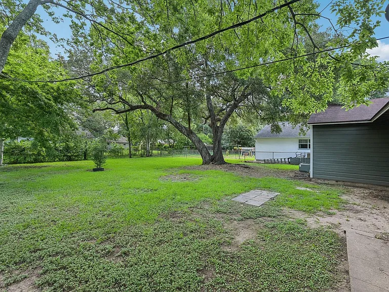 317 Redwood St — Photo 30