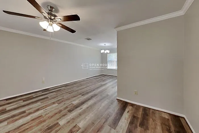 4 bed, 2.5 bath, 2371 sqft, $2,300 — Photo 3
